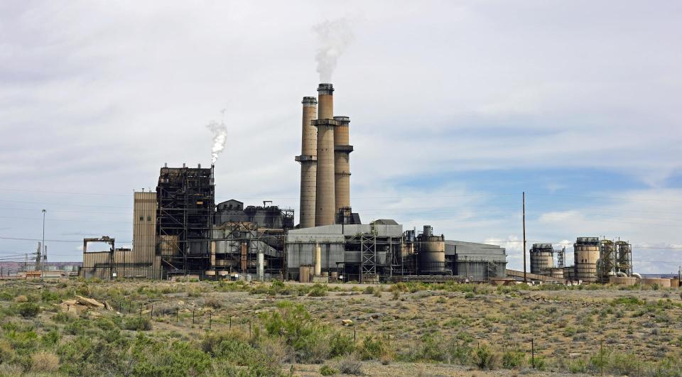 The coal-fired San Juan Generating Station (Steven Baltakatei Sandoval/Wikimedia)